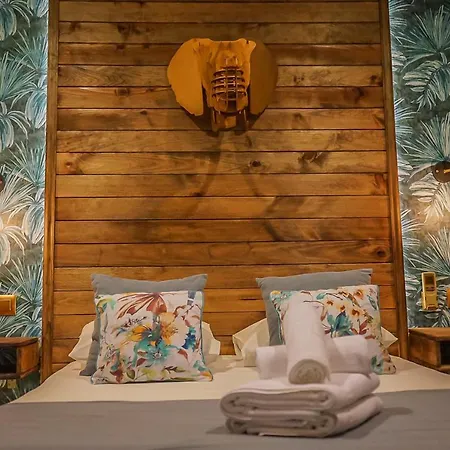 De Cuevas Hotel *